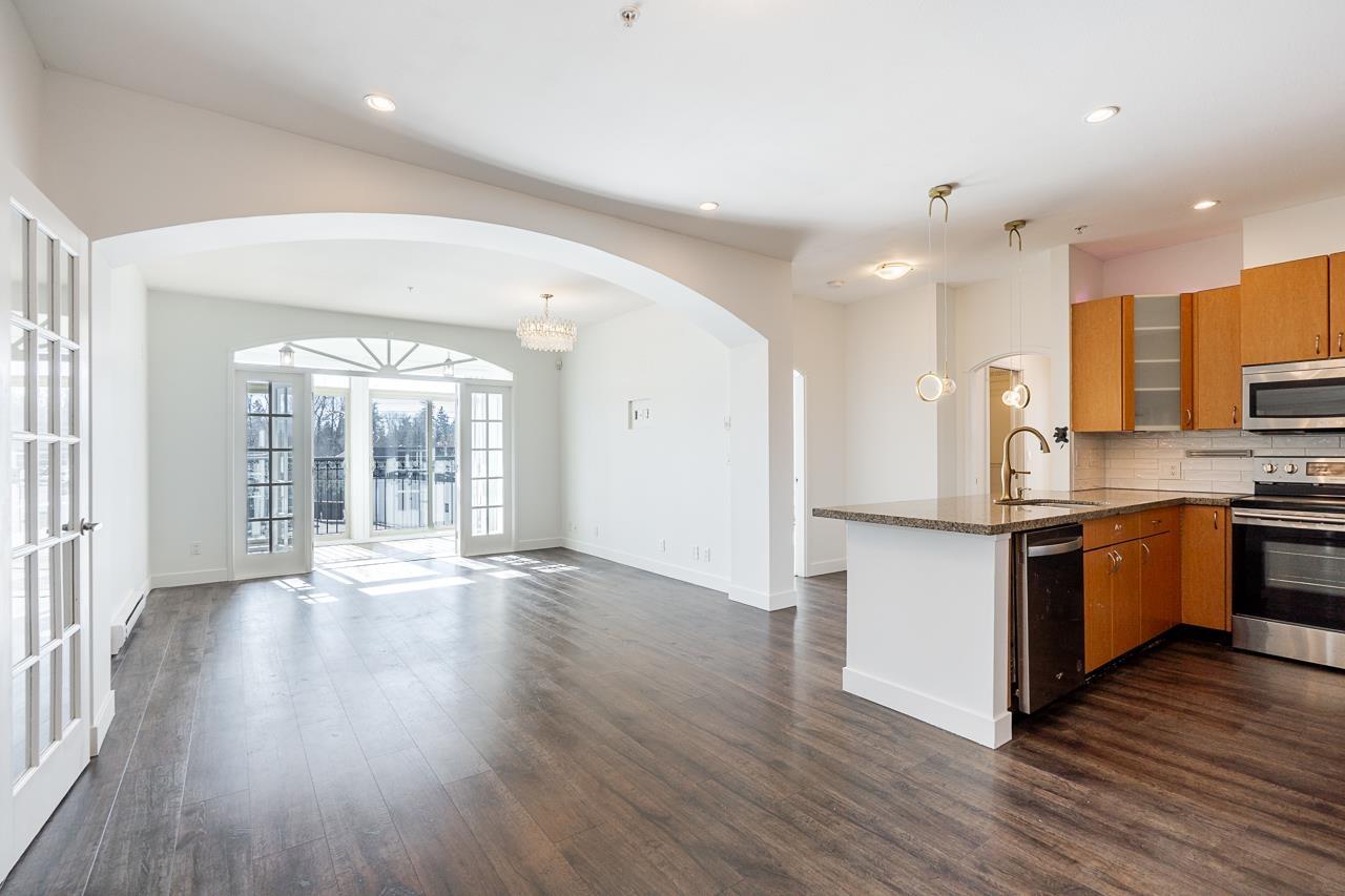 211 33485 SOUTH FRASER WAY