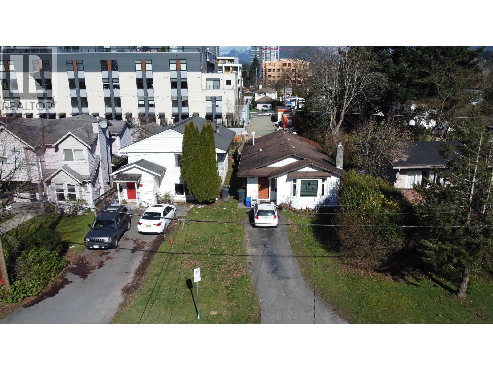 1542 BOND STREET, North Vancouver