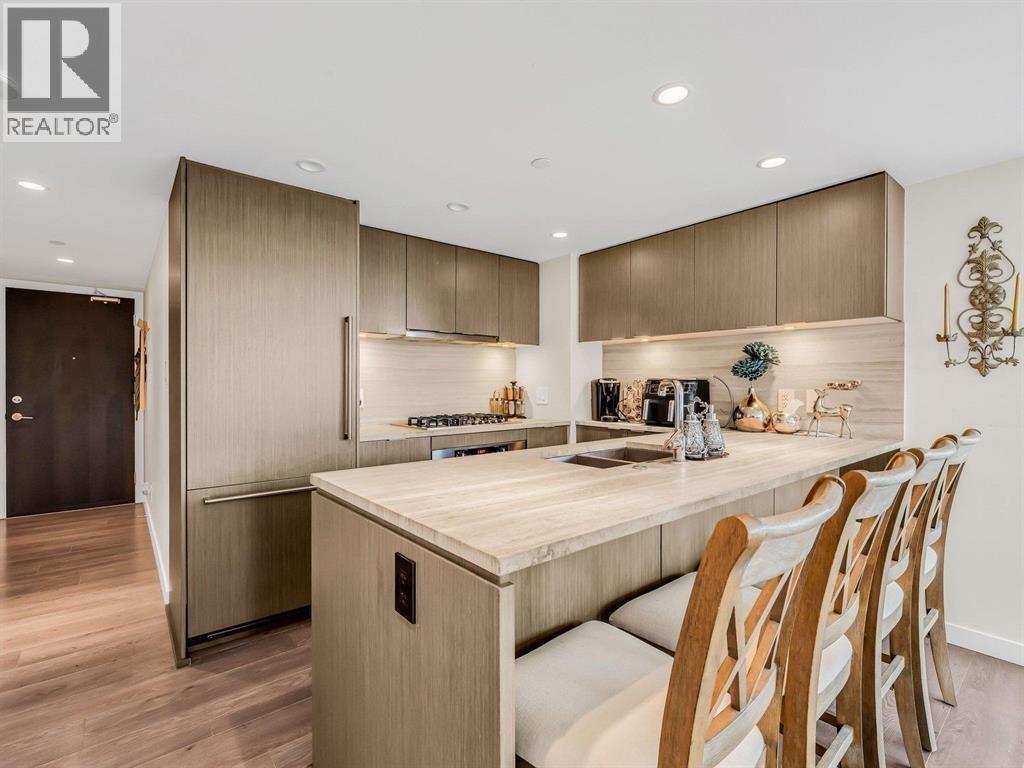 602 112 E 13TH STREET, North Vancouver