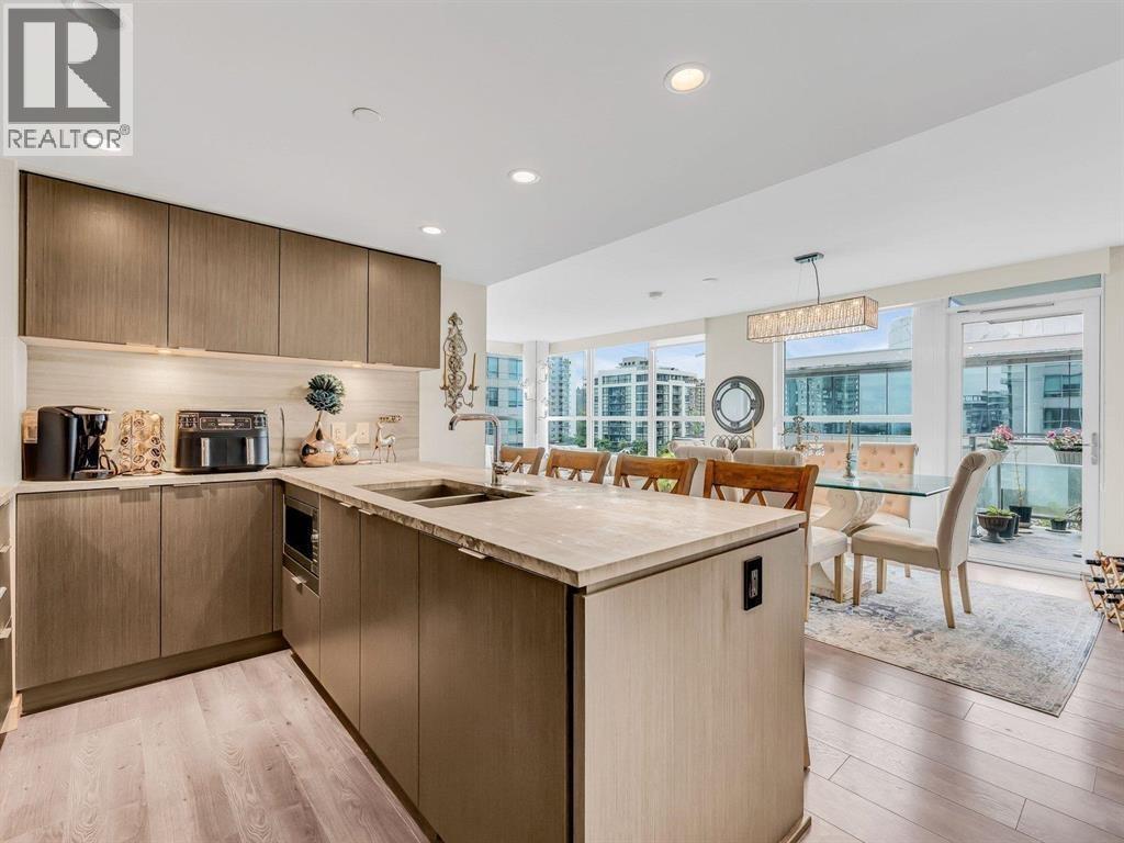 602 112 E 13TH STREET, North Vancouver