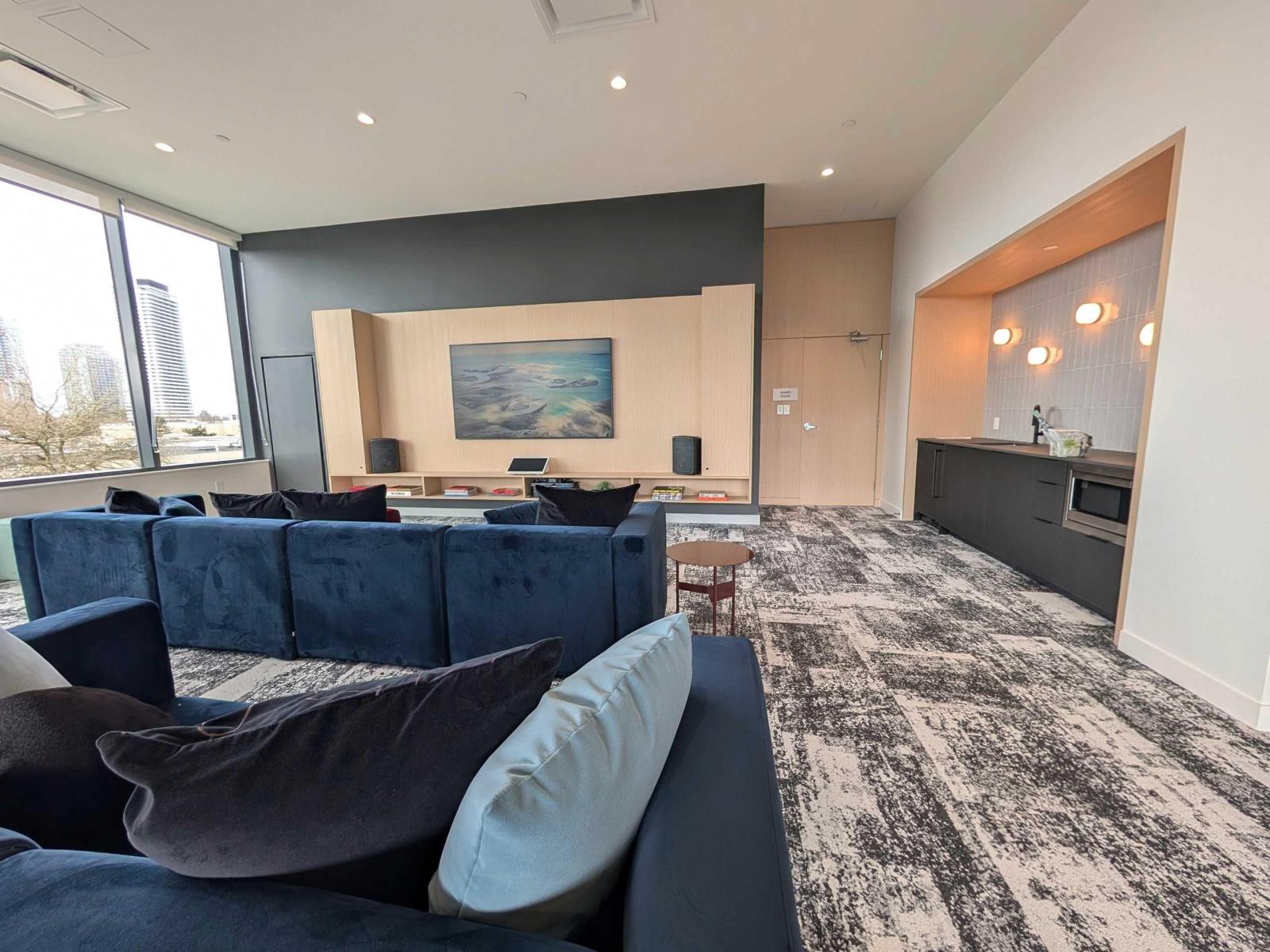 411 13738 CENTRAL AVENUE, Surrey