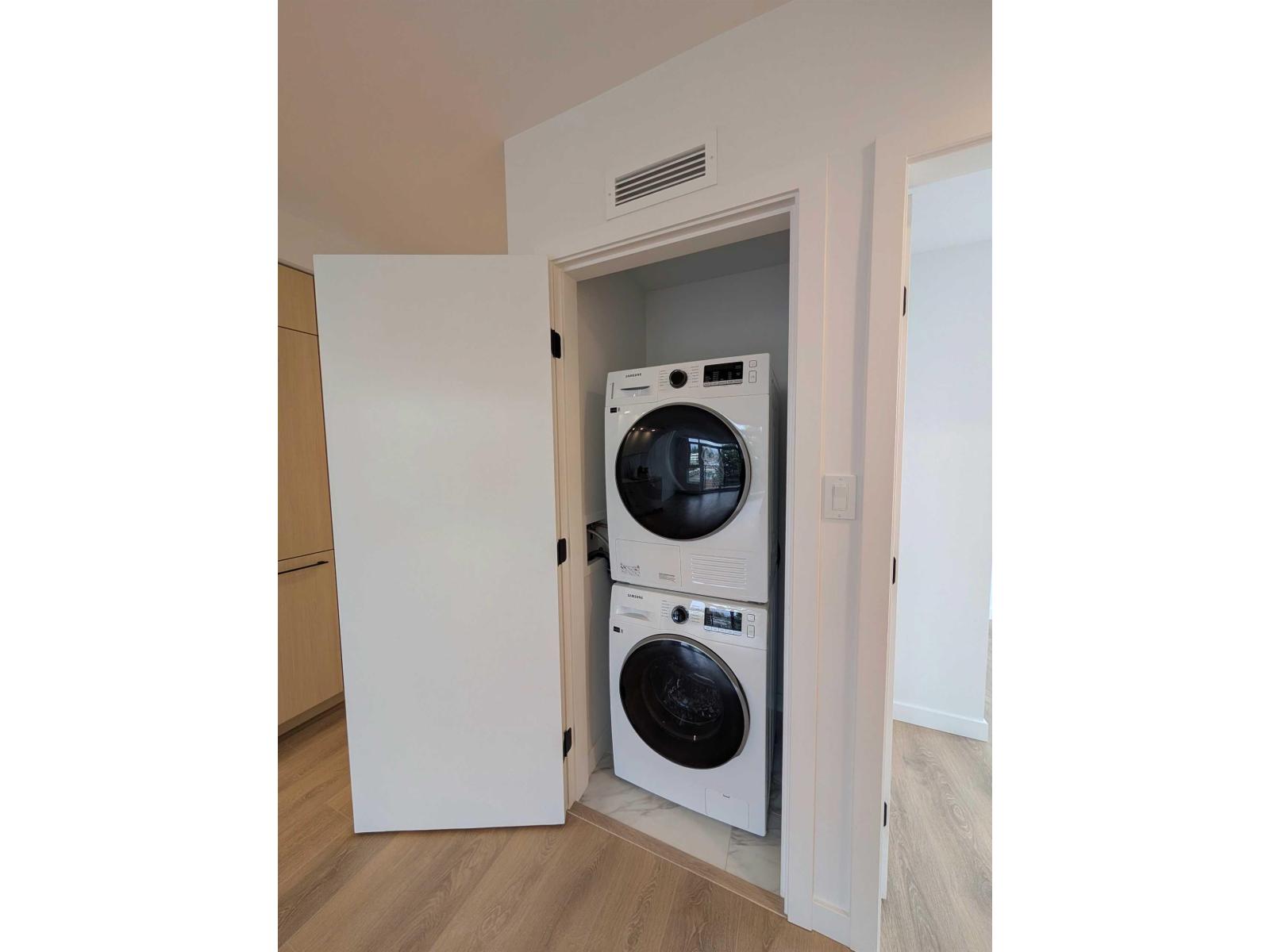 411 13738 CENTRAL AVENUE, Surrey