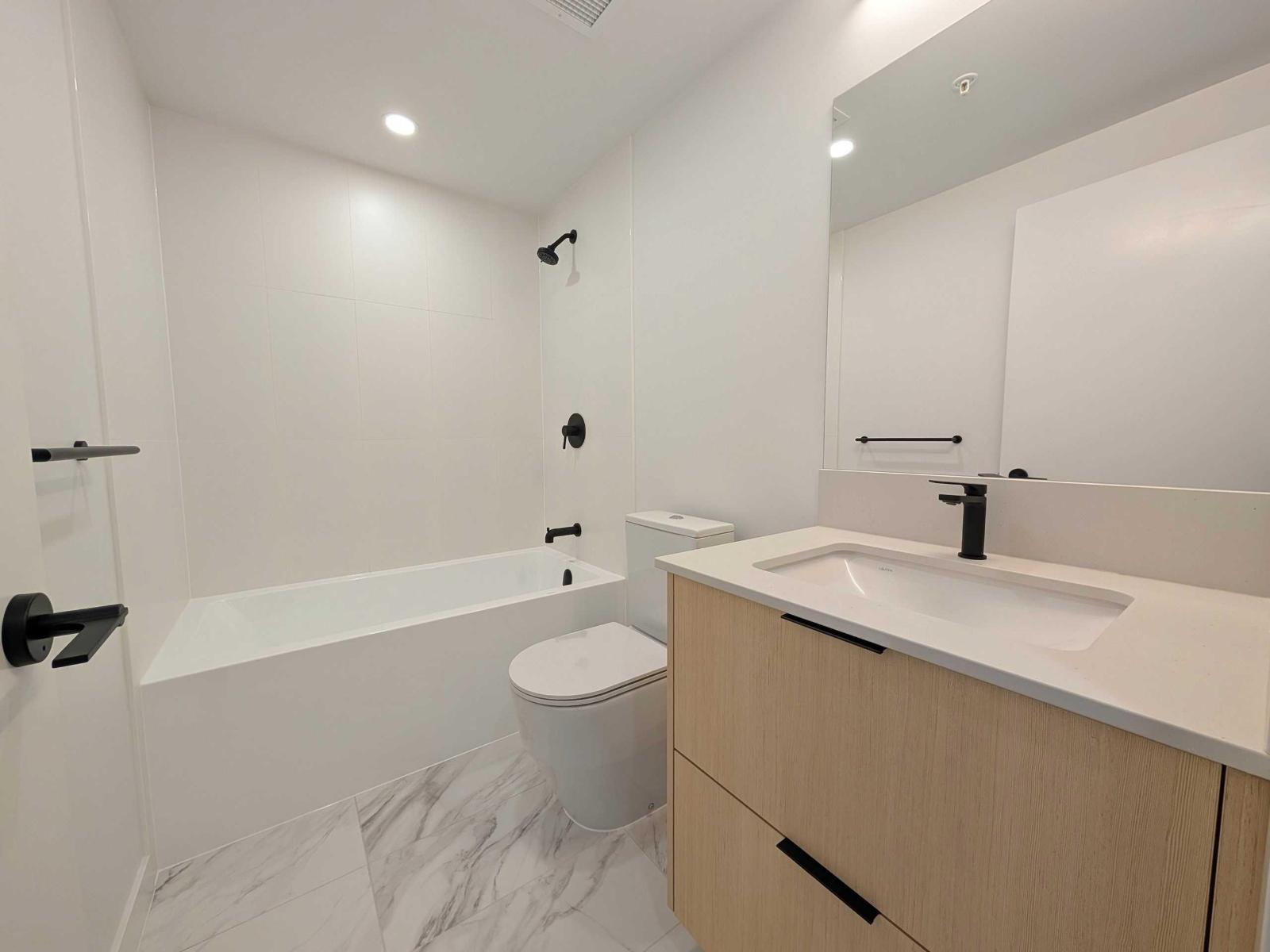 411 13738 CENTRAL AVENUE, Surrey