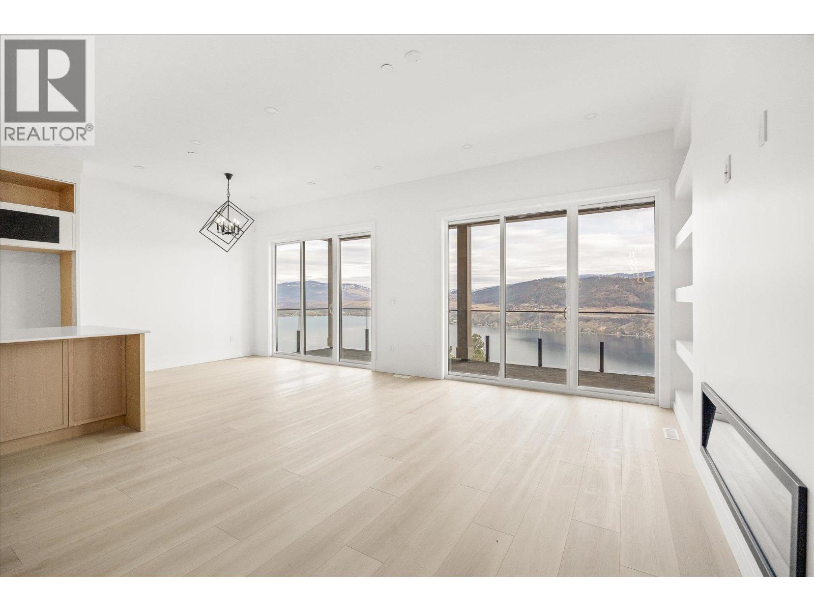 8916 TAVISTOCK ROAD - 12