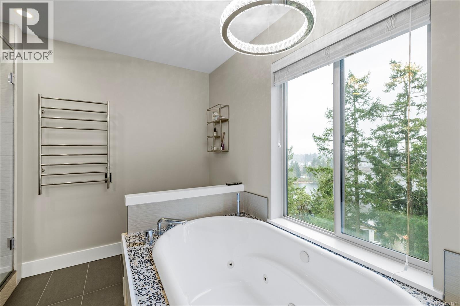 340 Summit Dr, Nanaimo