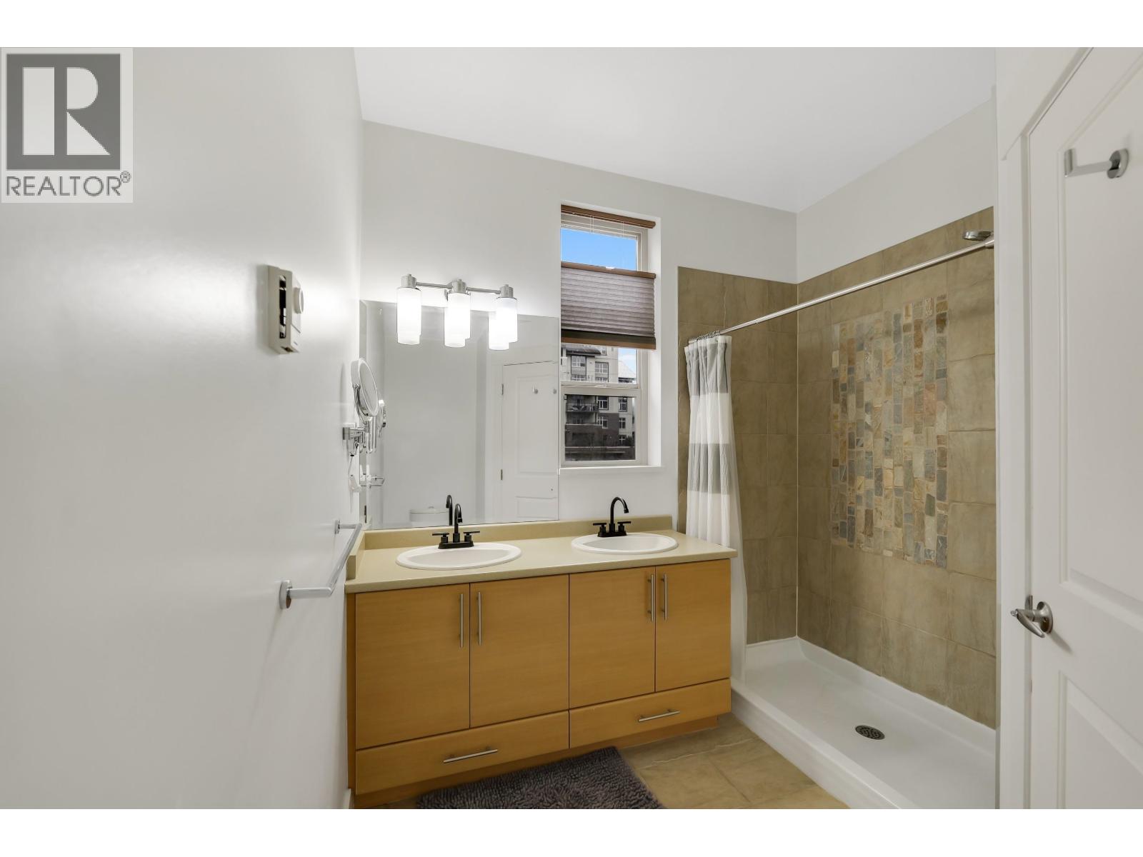 1212 VILLAGE GREEN WAY, Squamish