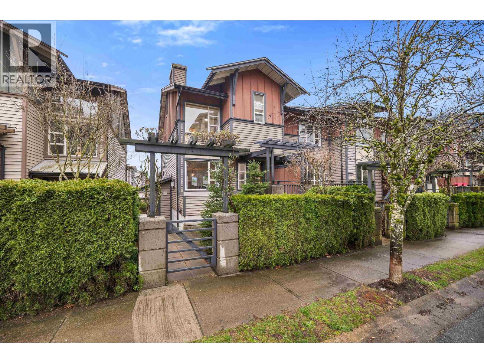 1212 VILLAGE GREEN WAY, Squamish