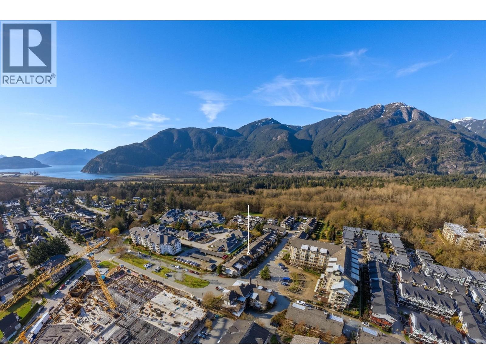 1212 VILLAGE GREEN WAY, Squamish
