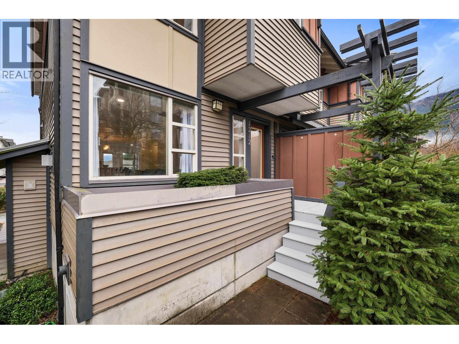 1212 VILLAGE GREEN WAY, Squamish