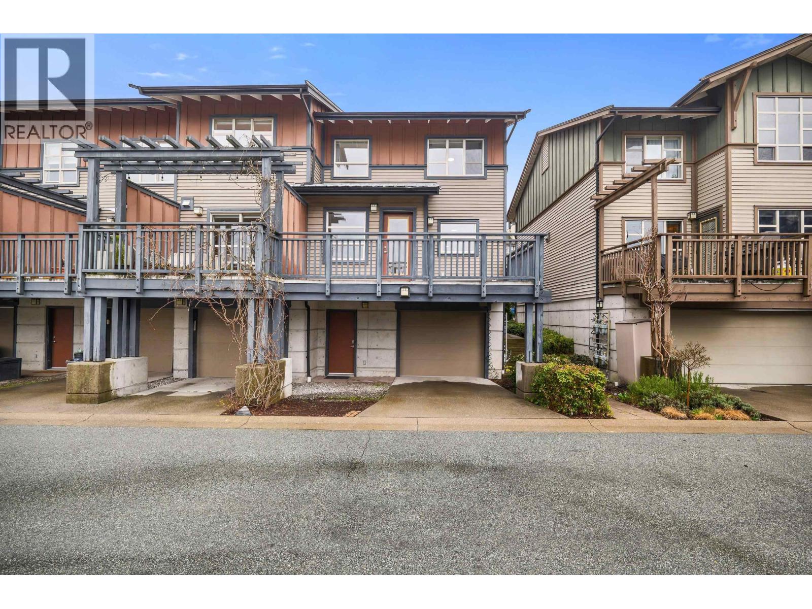 1212 VILLAGE GREEN WAY, Squamish