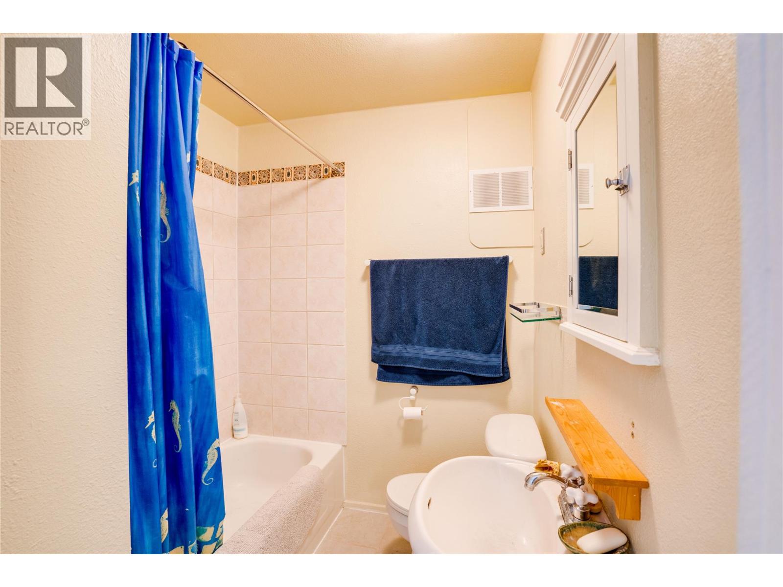 561 Grand Oro Road, Kaleden