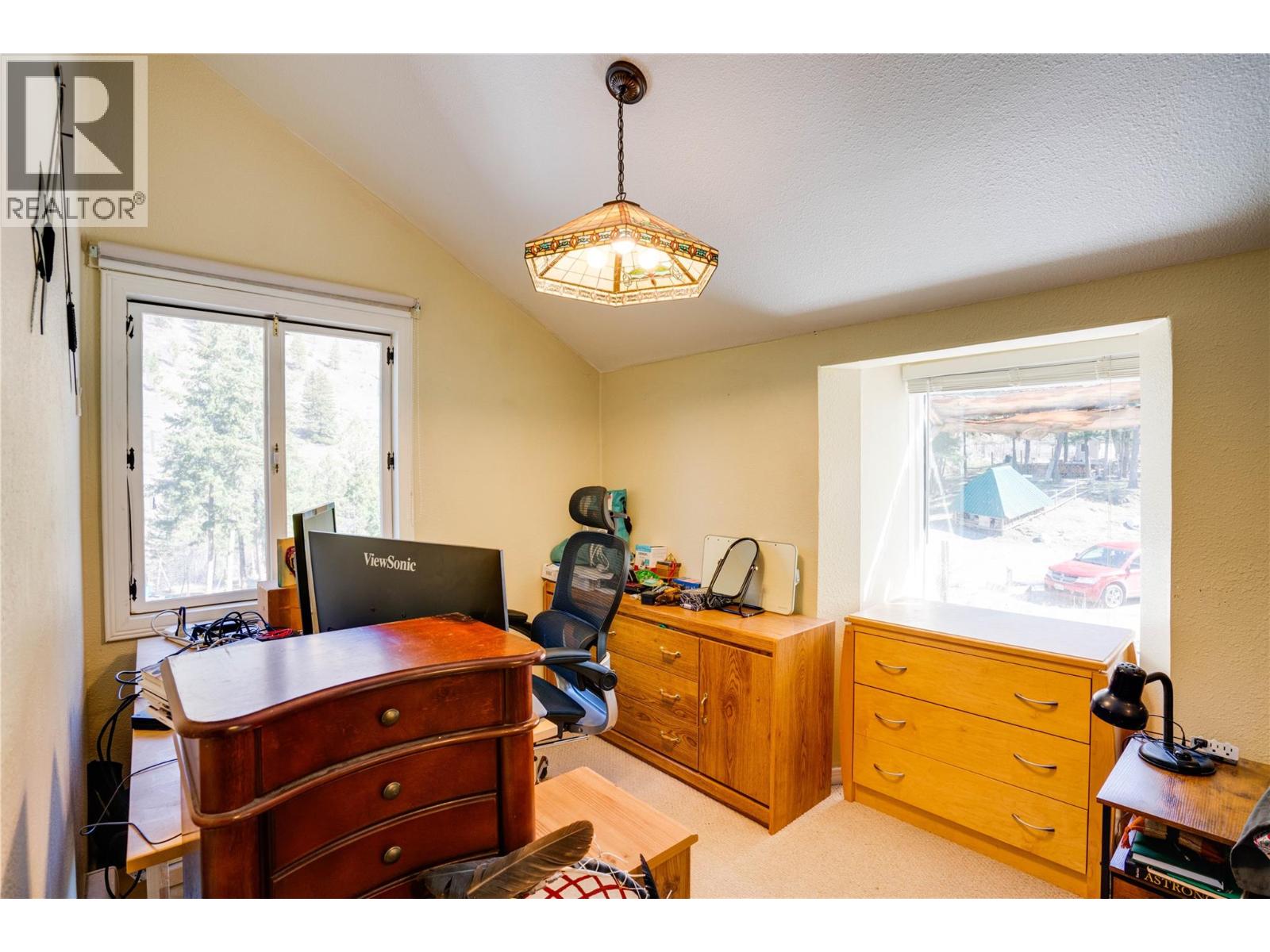 561 Grand Oro Road, Kaleden