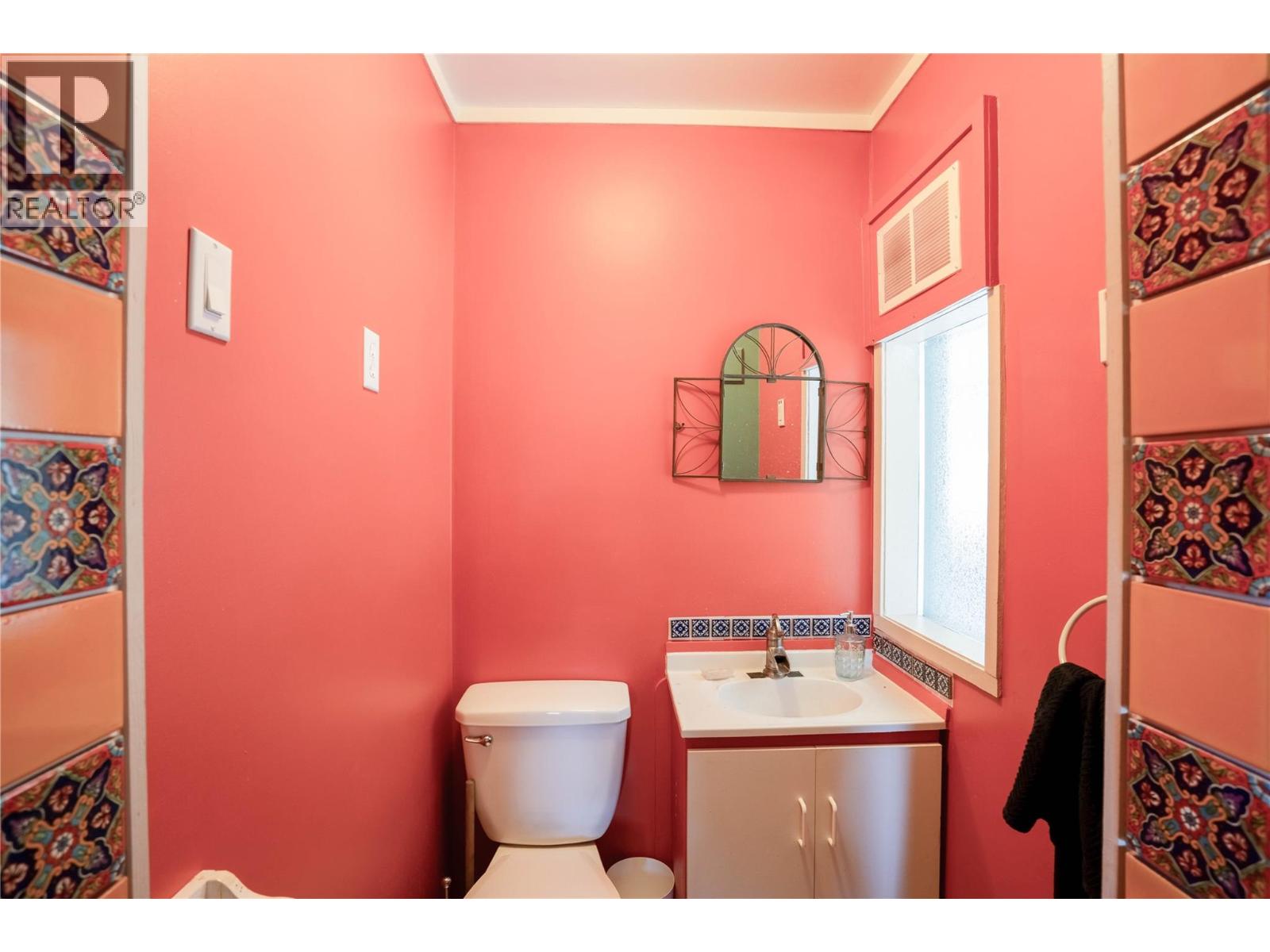 561 Grand Oro Road, Kaleden