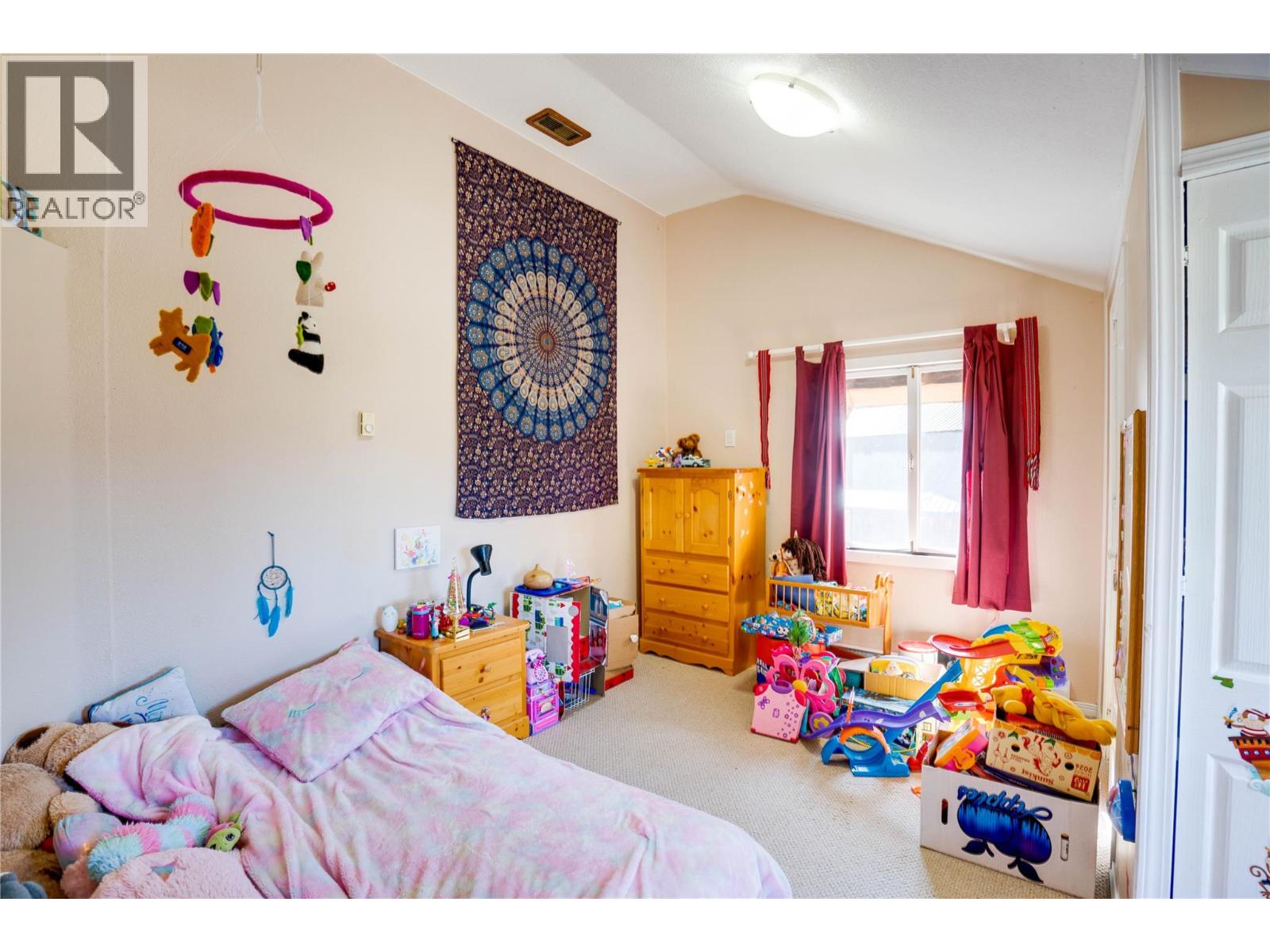 561 Grand Oro Road, Kaleden