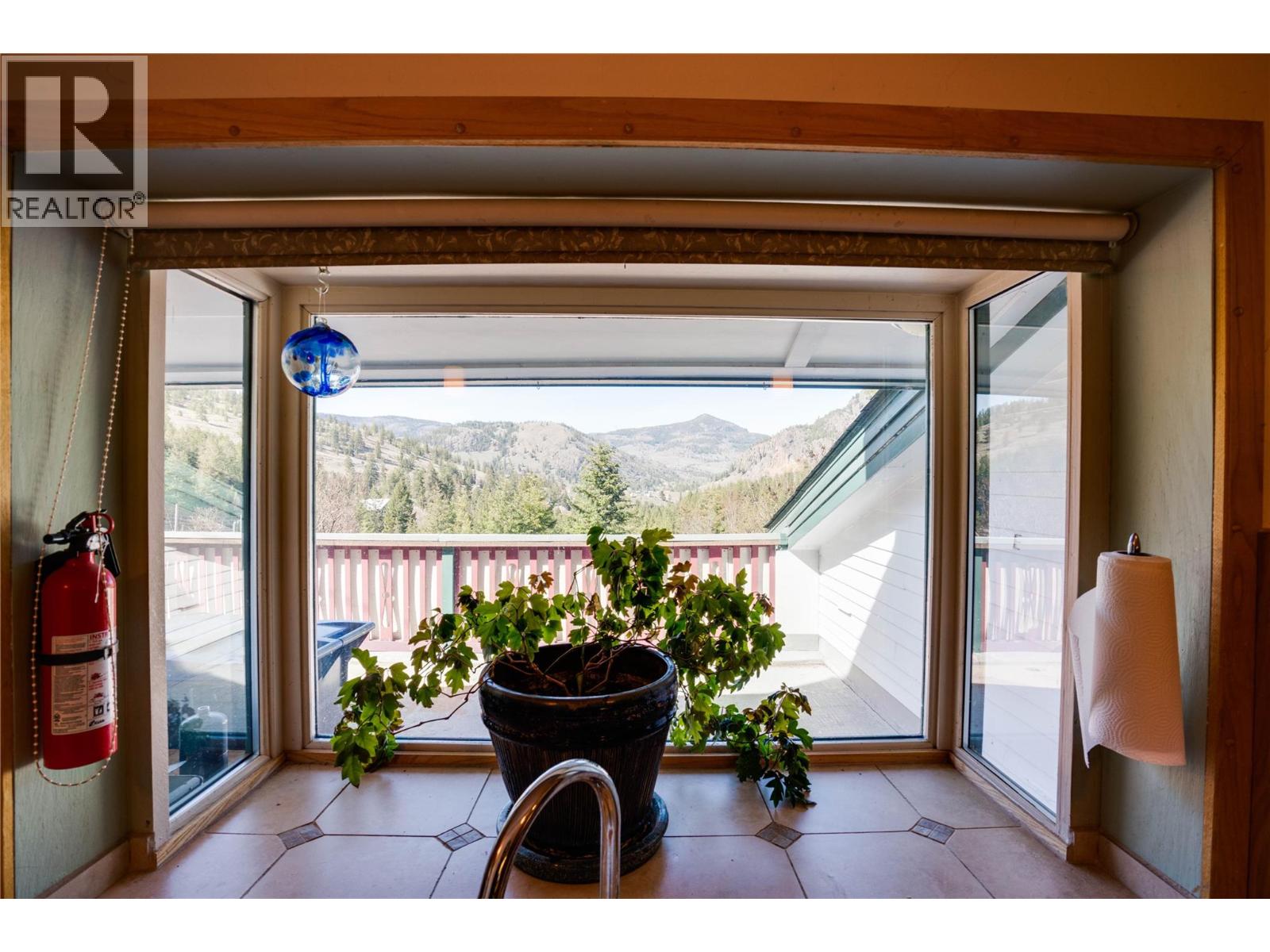 561 Grand Oro Road, Kaleden