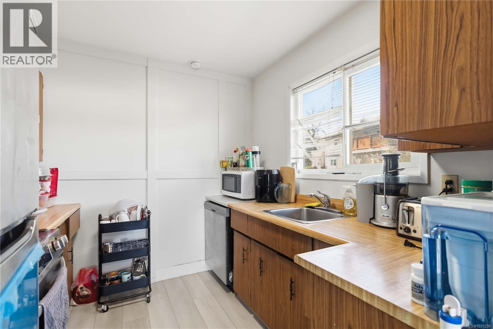 2940 Cedar Hill Rd, Victoria