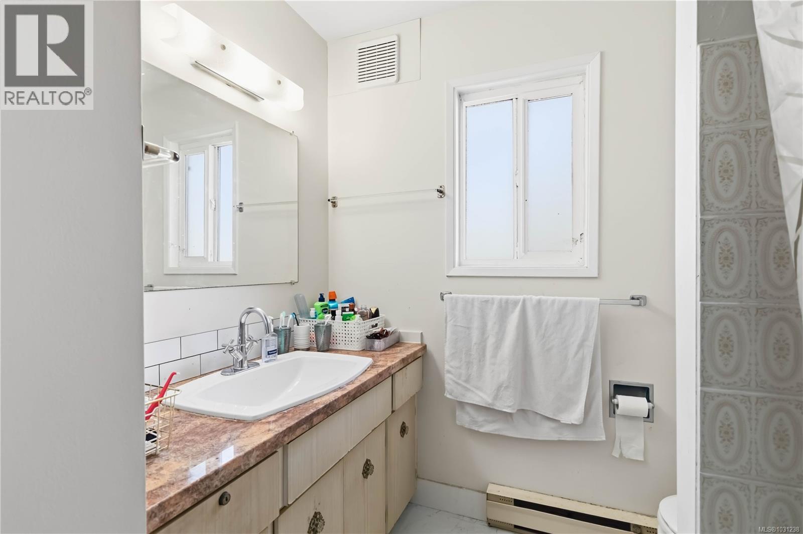 2940 Cedar Hill Rd, Victoria