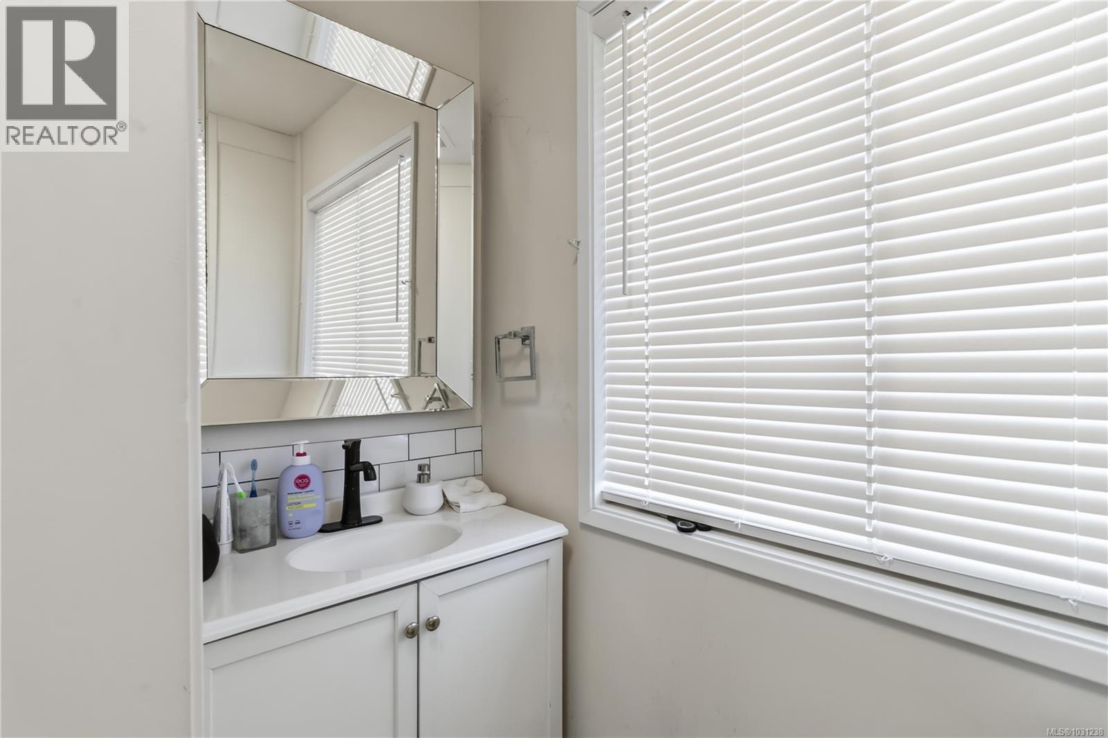 2940 Cedar Hill Rd, Victoria