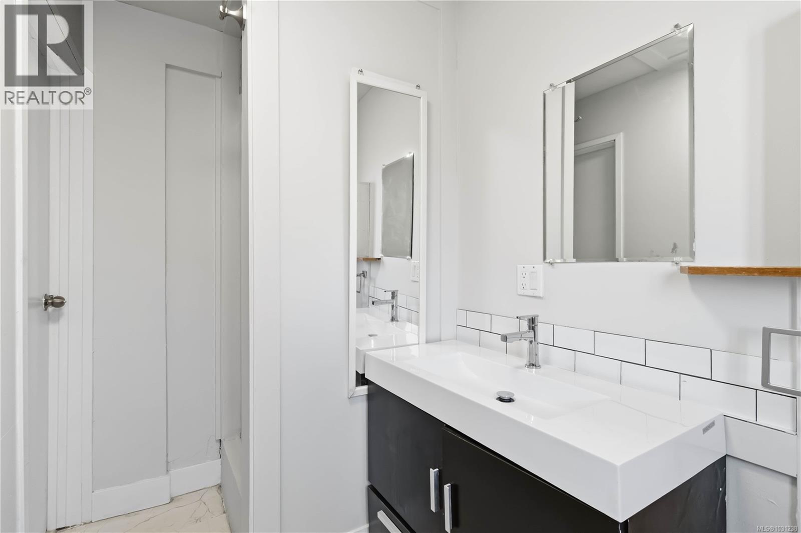 2940 Cedar Hill Rd, Victoria