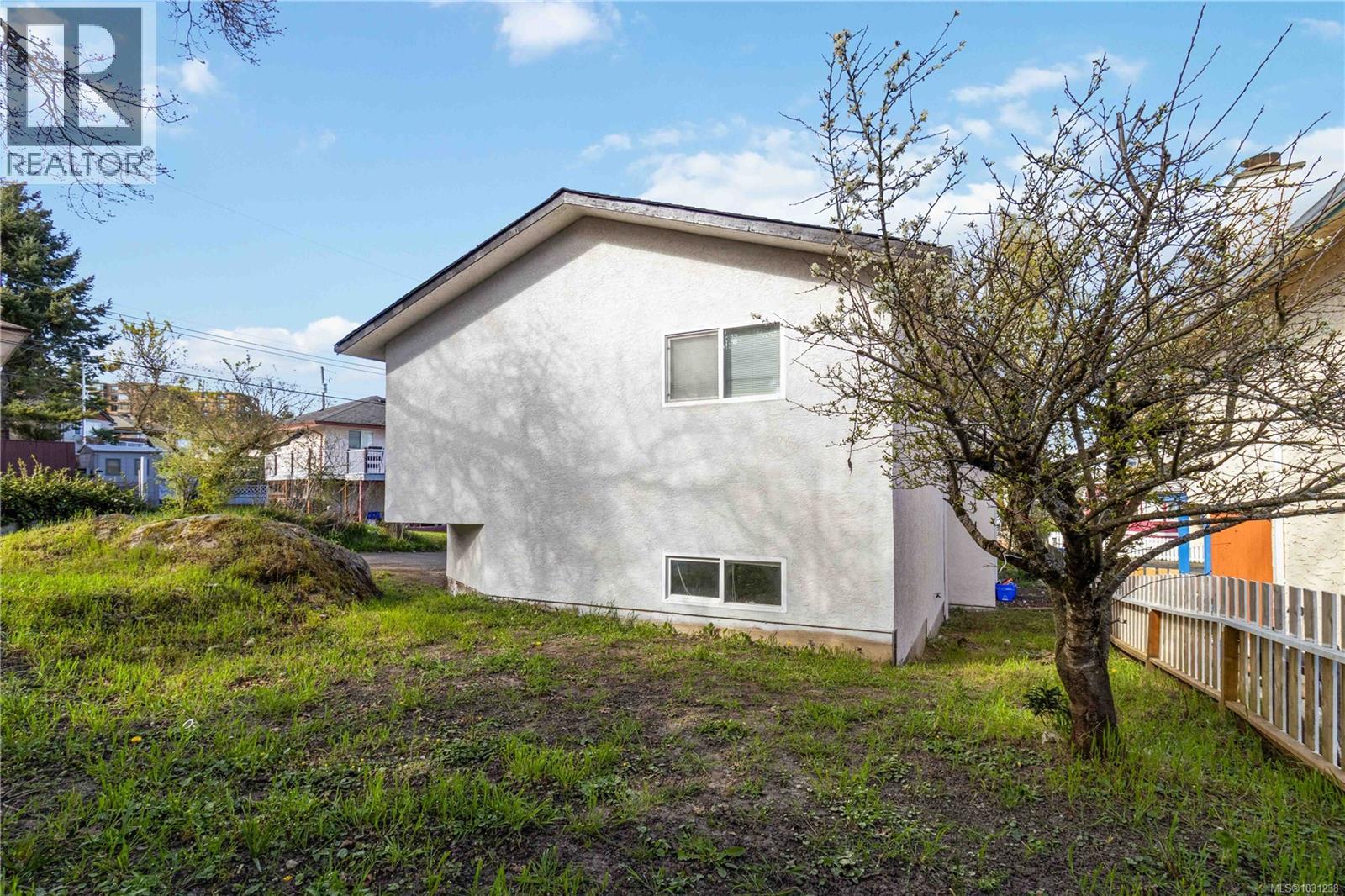 2940 Cedar Hill Rd, Victoria