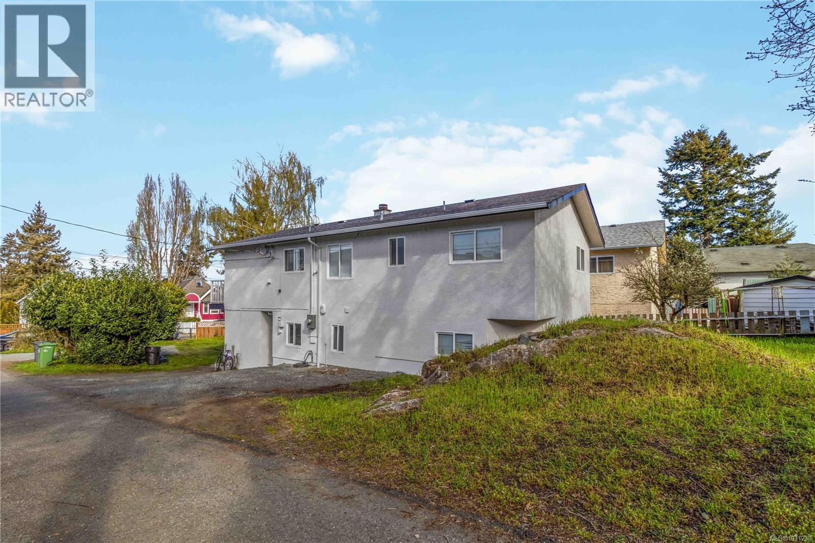 2940 Cedar Hill Rd, Victoria