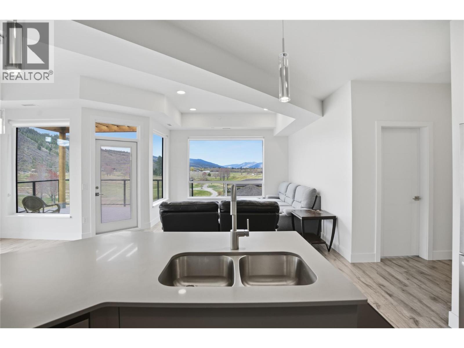 651 Dunes Drive Unit# 311, Kamloops