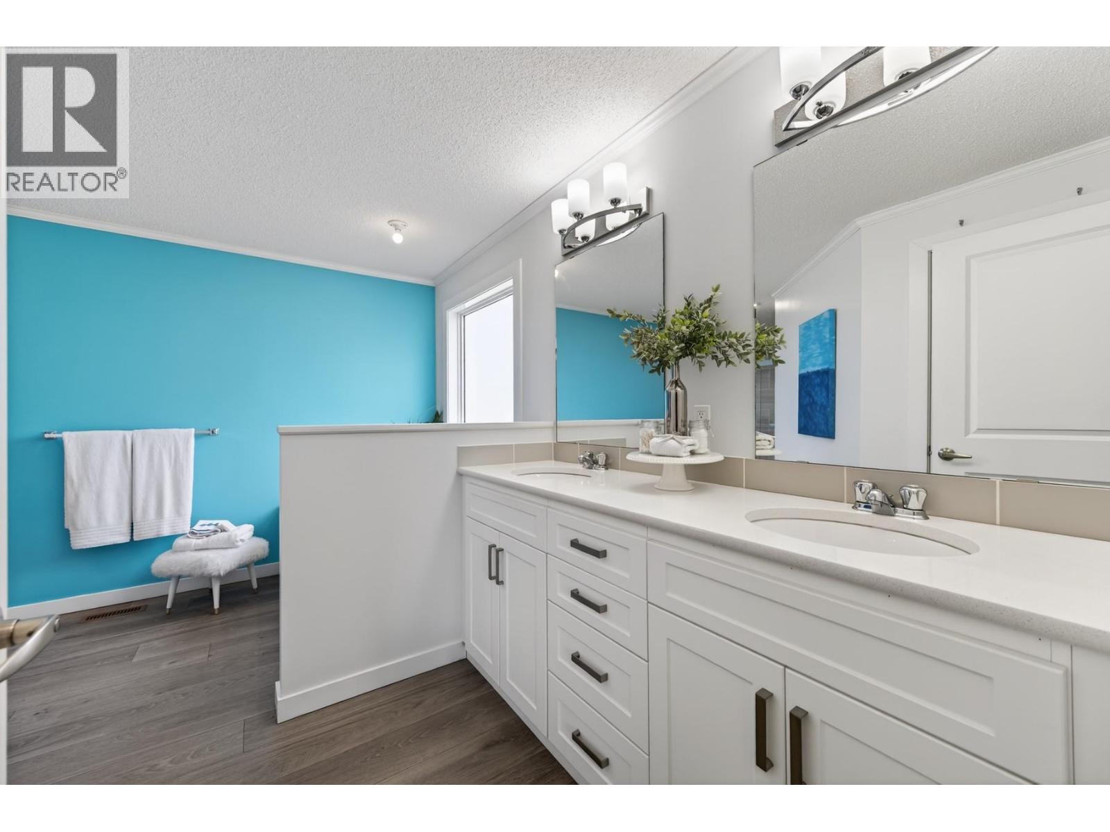 #121 5005 RIVER ROAD - 18