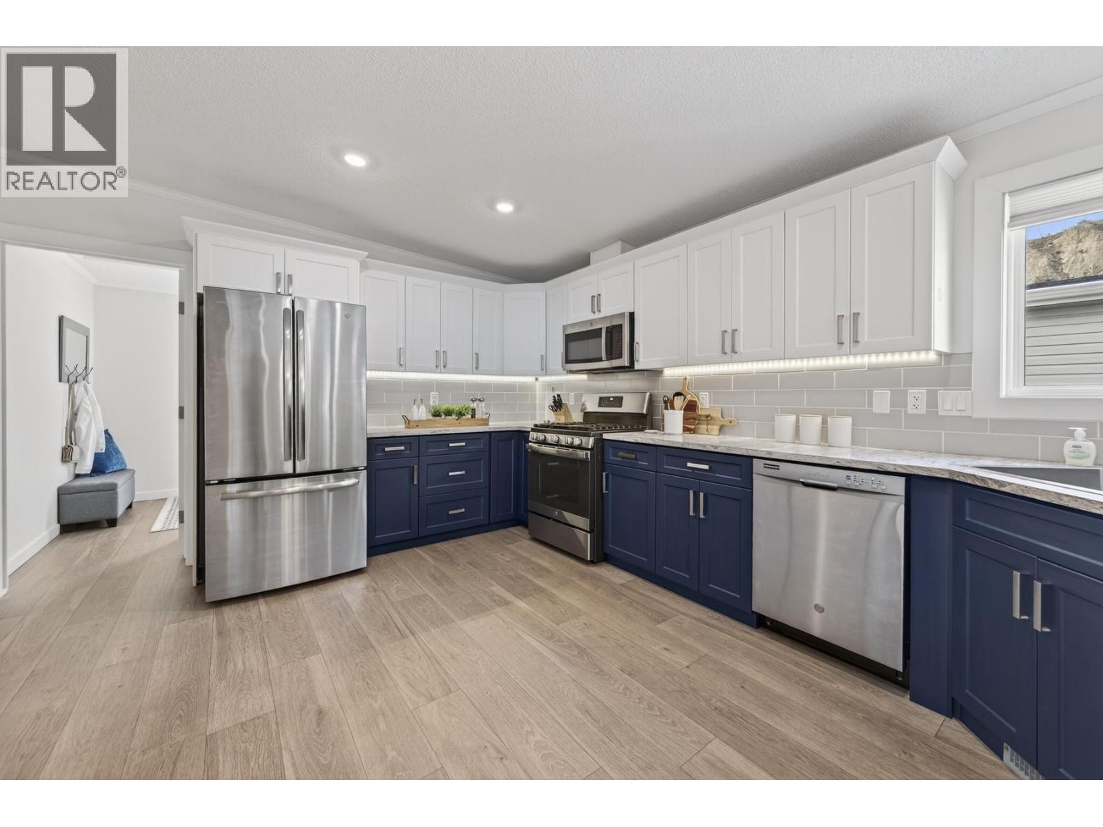 #121 5005 RIVER ROAD - 5