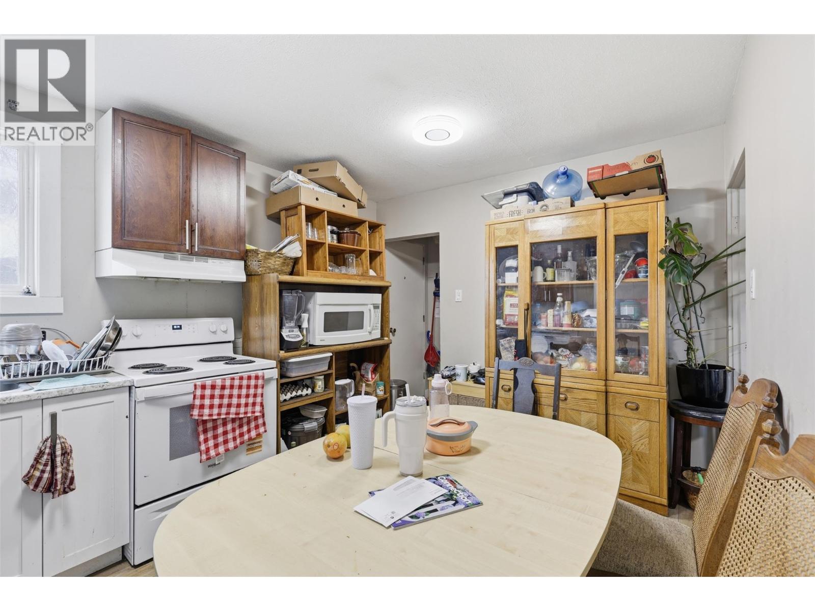 1331 SELKIRK AVENUE - 11