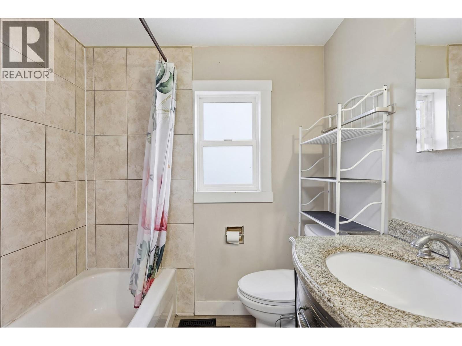 1331 SELKIRK AVENUE - 23