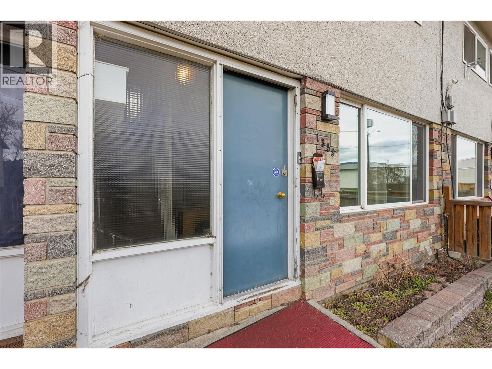 1331 SELKIRK AVENUE - 35