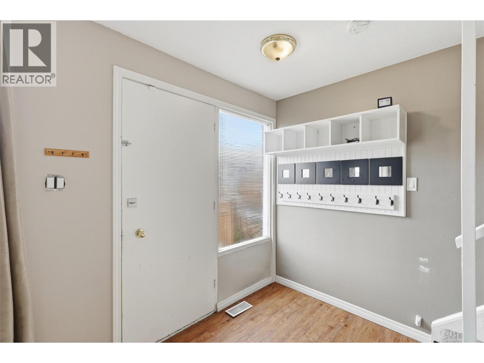 1331 Selkirk Avenue - 36