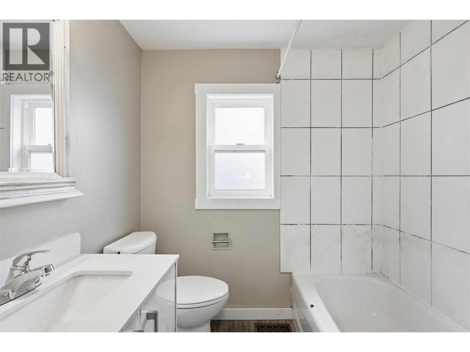 1331 Selkirk Avenue - 46