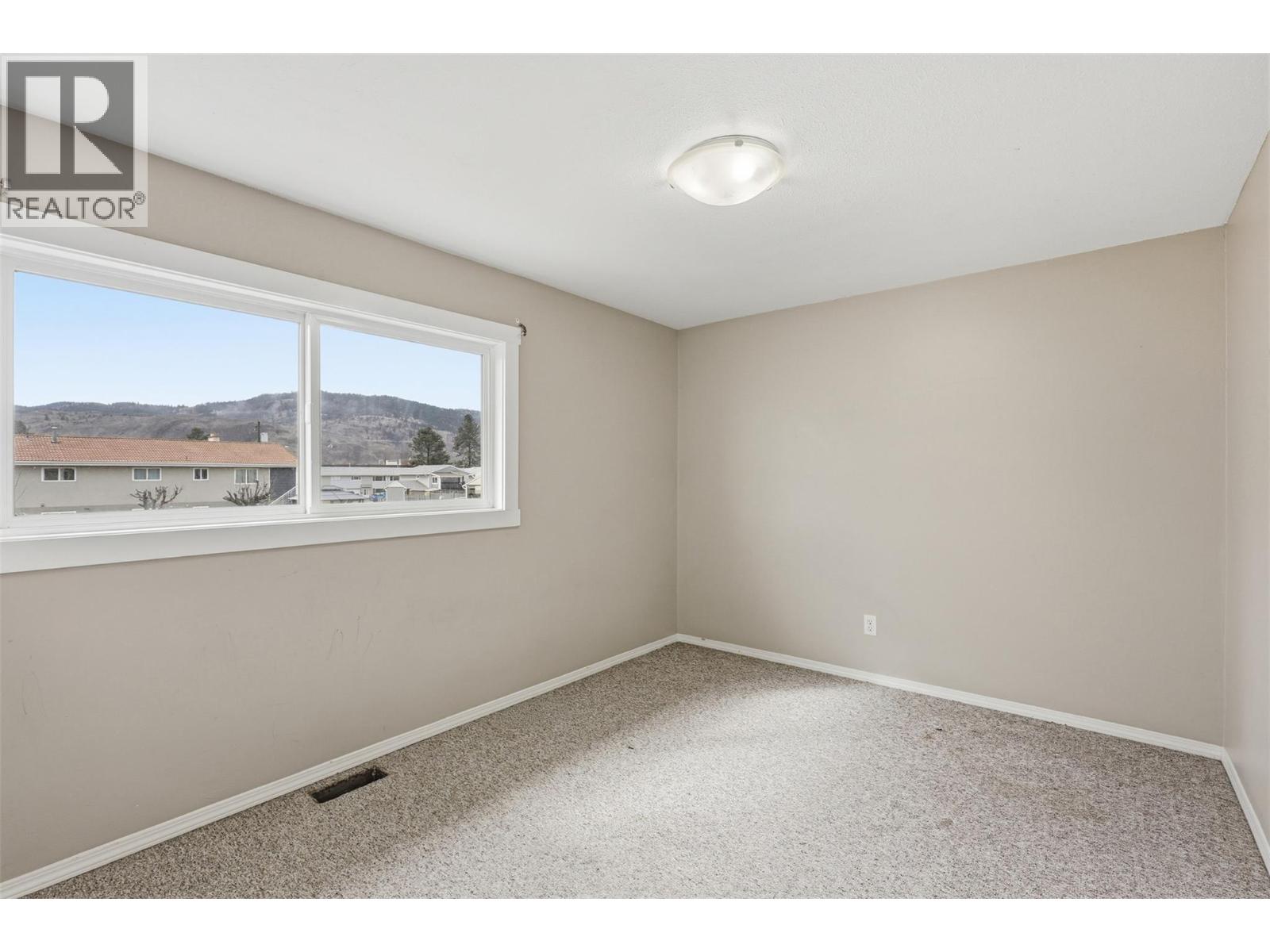 1331 Selkirk Avenue - 47