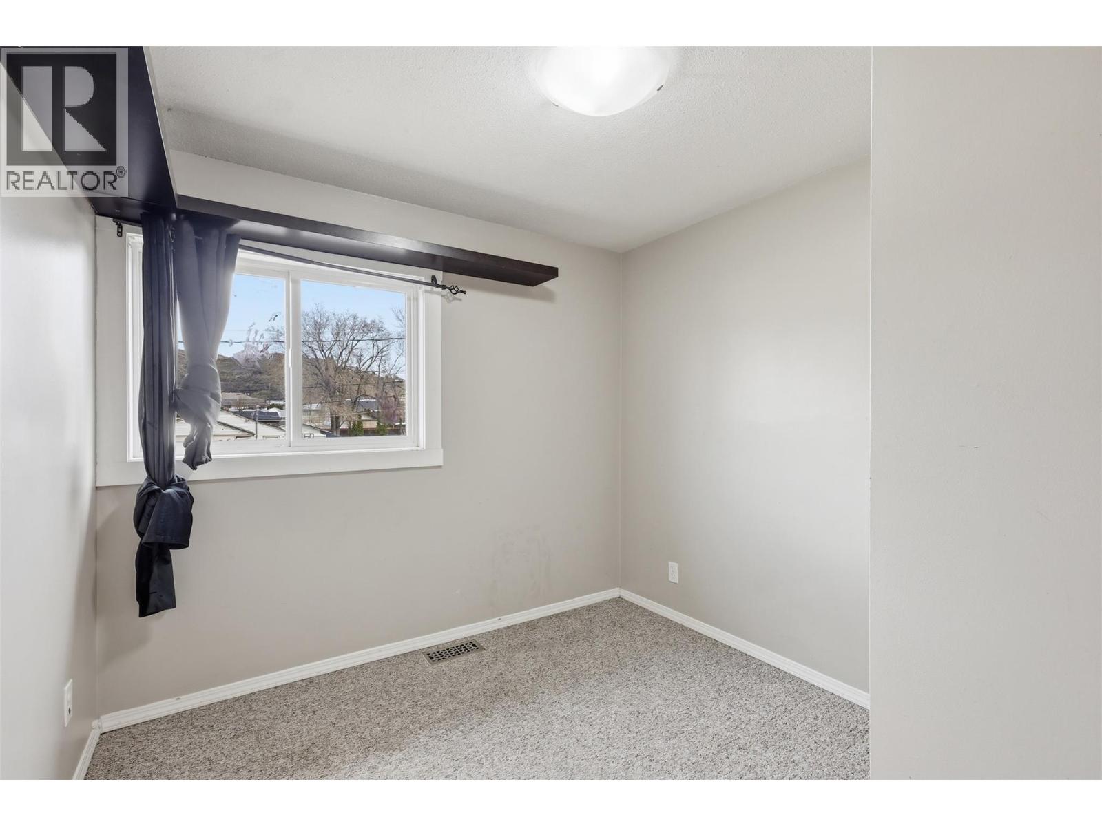 1331 Selkirk Avenue - 52