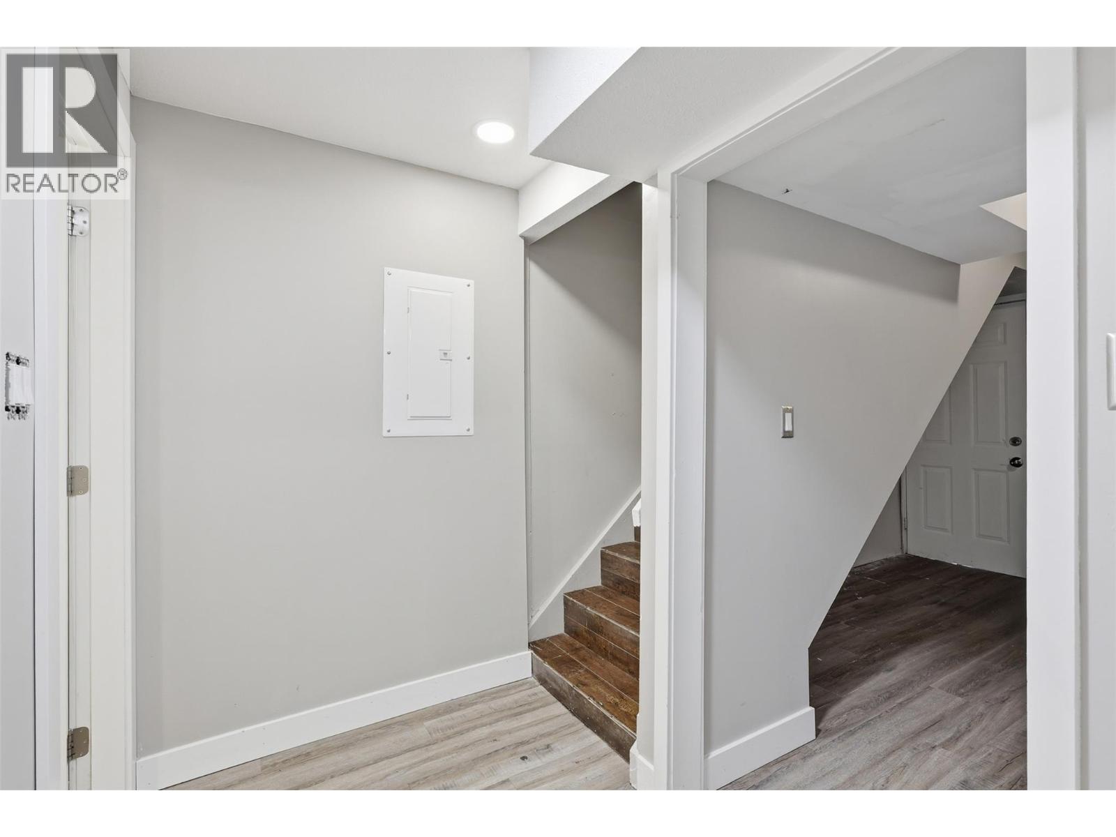 1331 Selkirk Avenue - 54