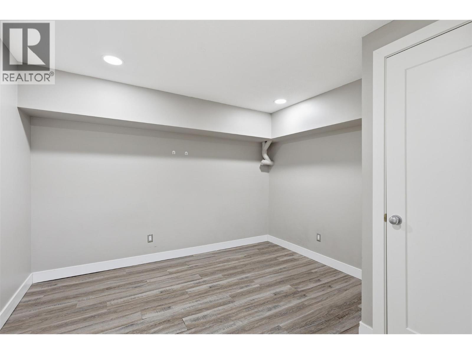 1331 Selkirk Avenue - 55