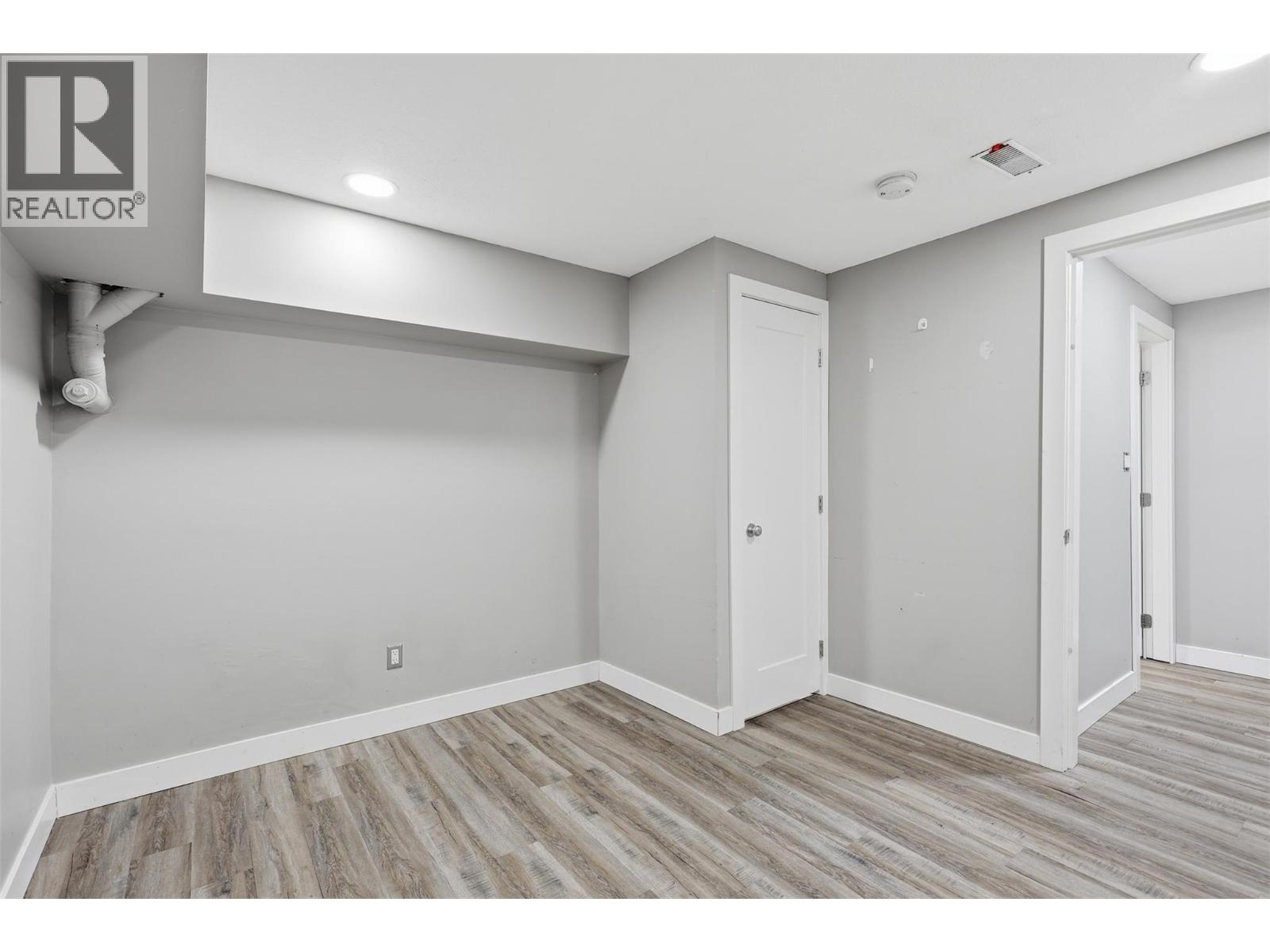 1331 Selkirk Avenue - 56