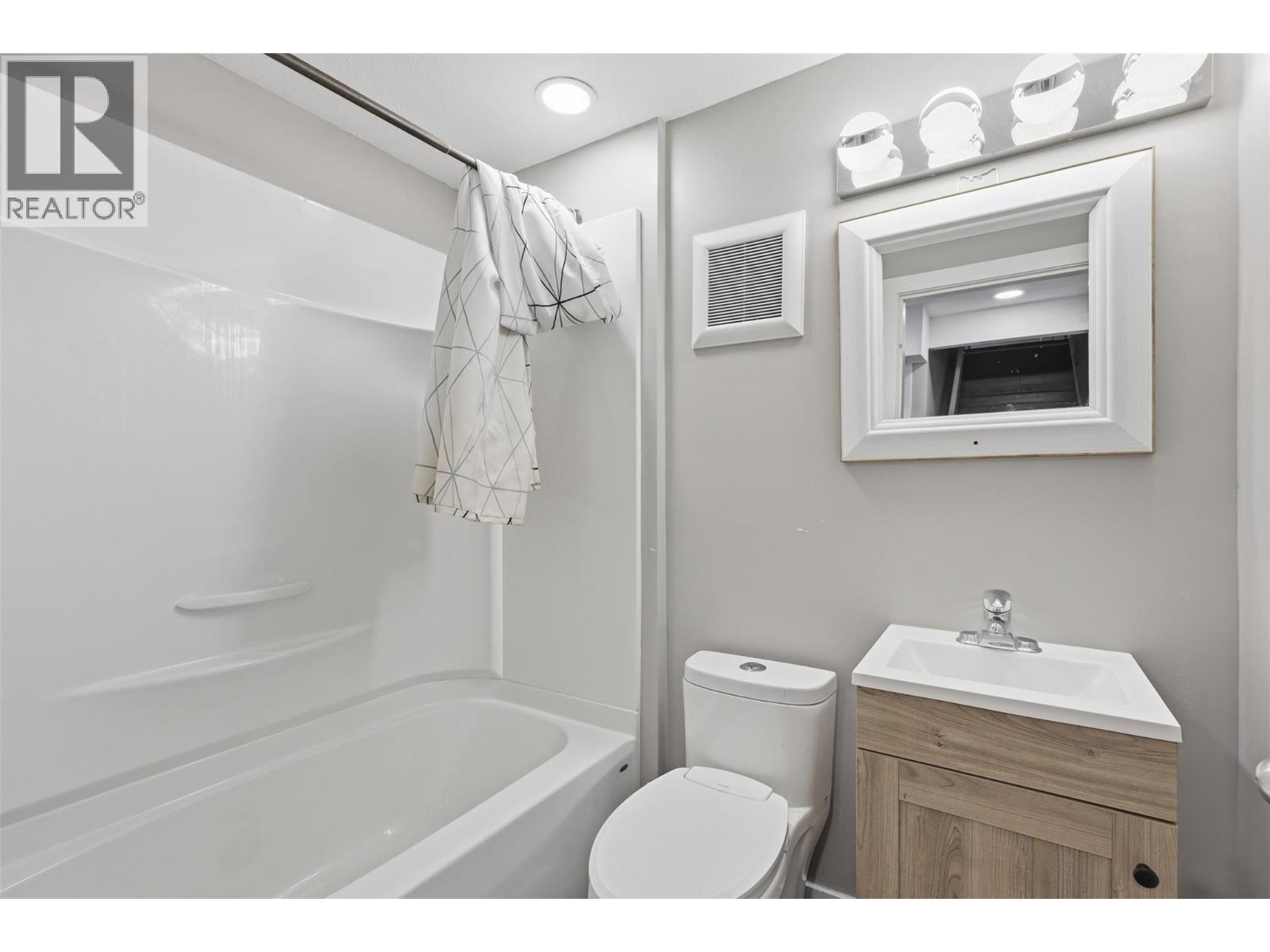 1331 Selkirk Avenue - 57