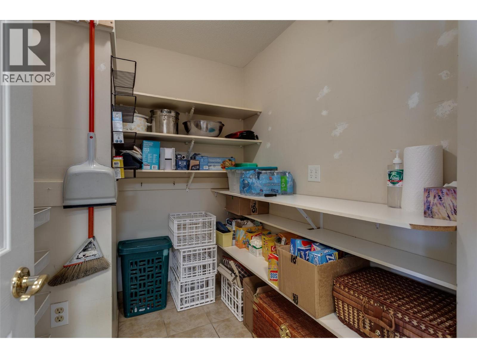 204 877 KLO Road, Kelowna