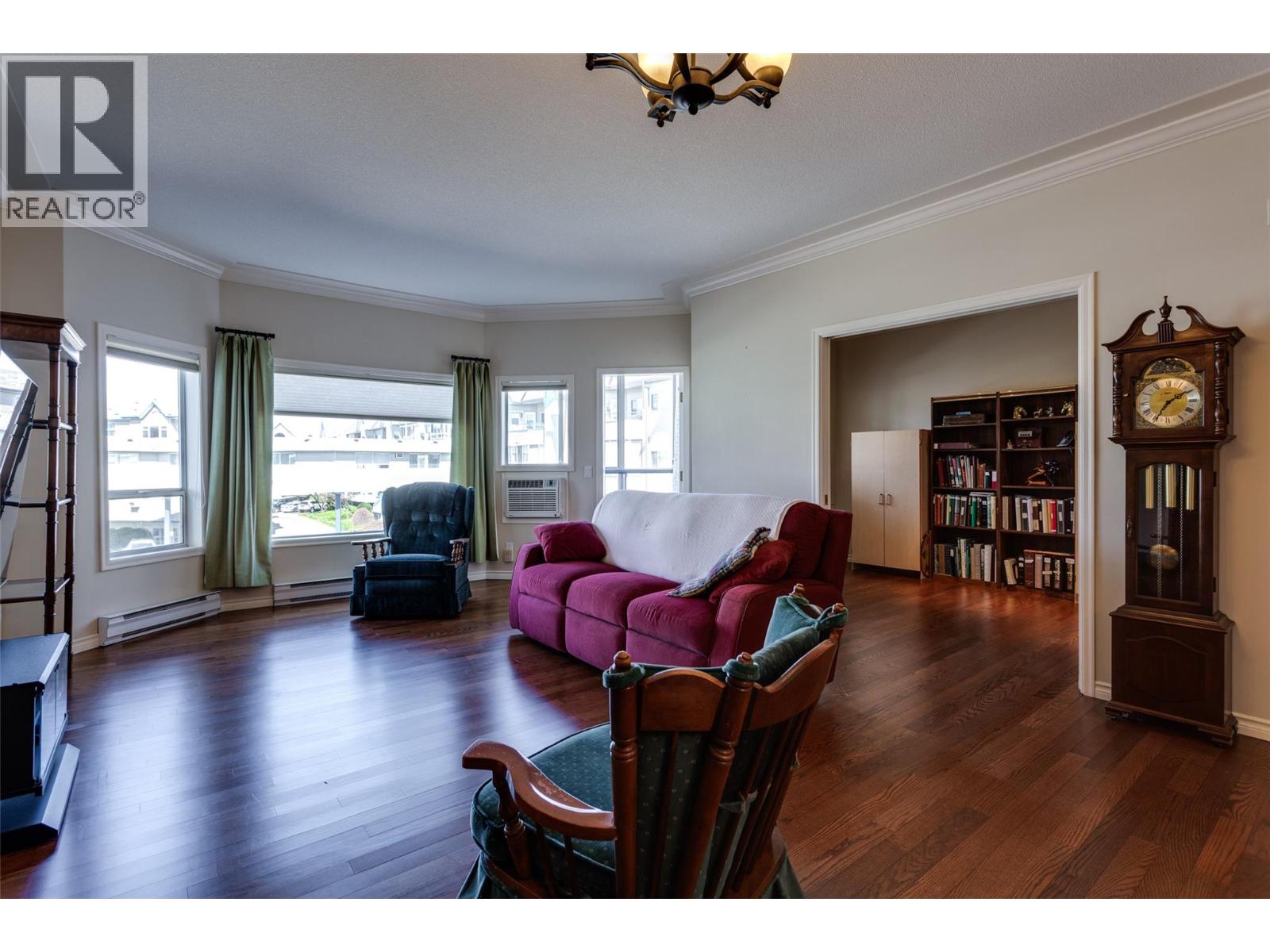 204 877 KLO Road, Kelowna