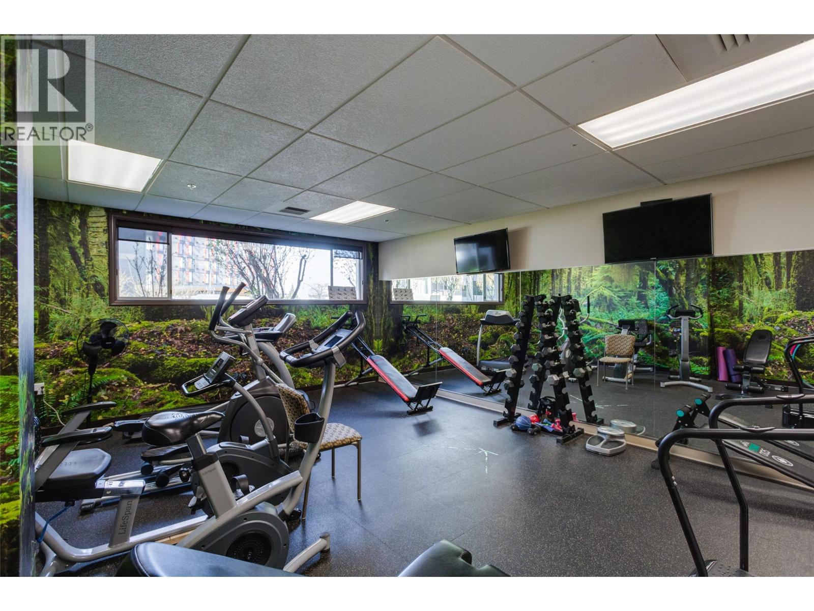 204 877 KLO Road, Kelowna