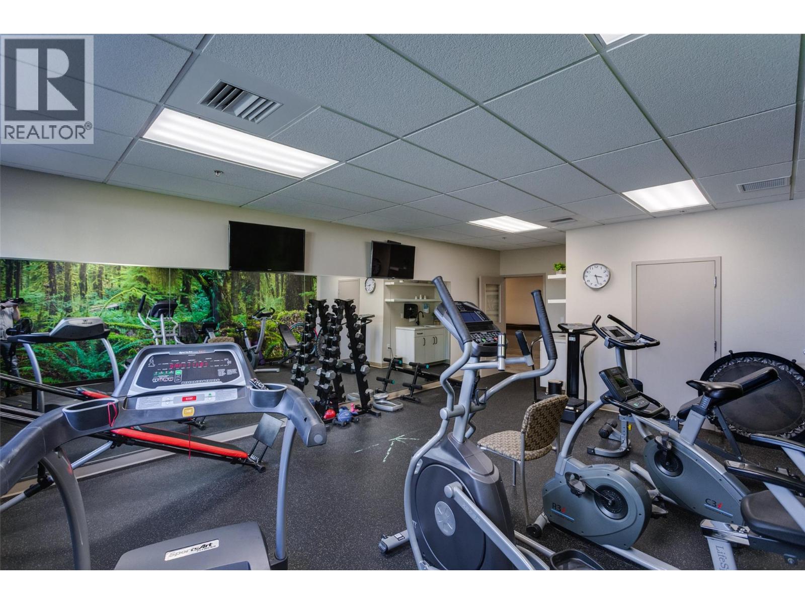 204 877 KLO Road, Kelowna