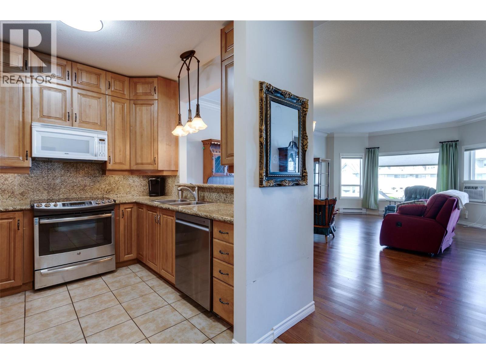 204 877 KLO Road, Kelowna