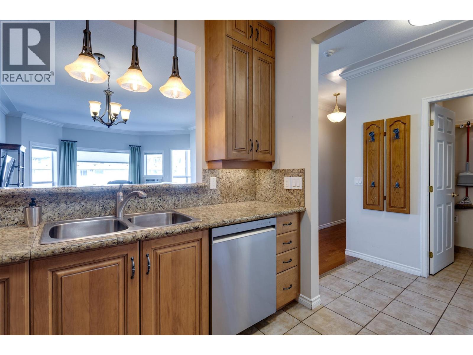 204 877 KLO Road, Kelowna