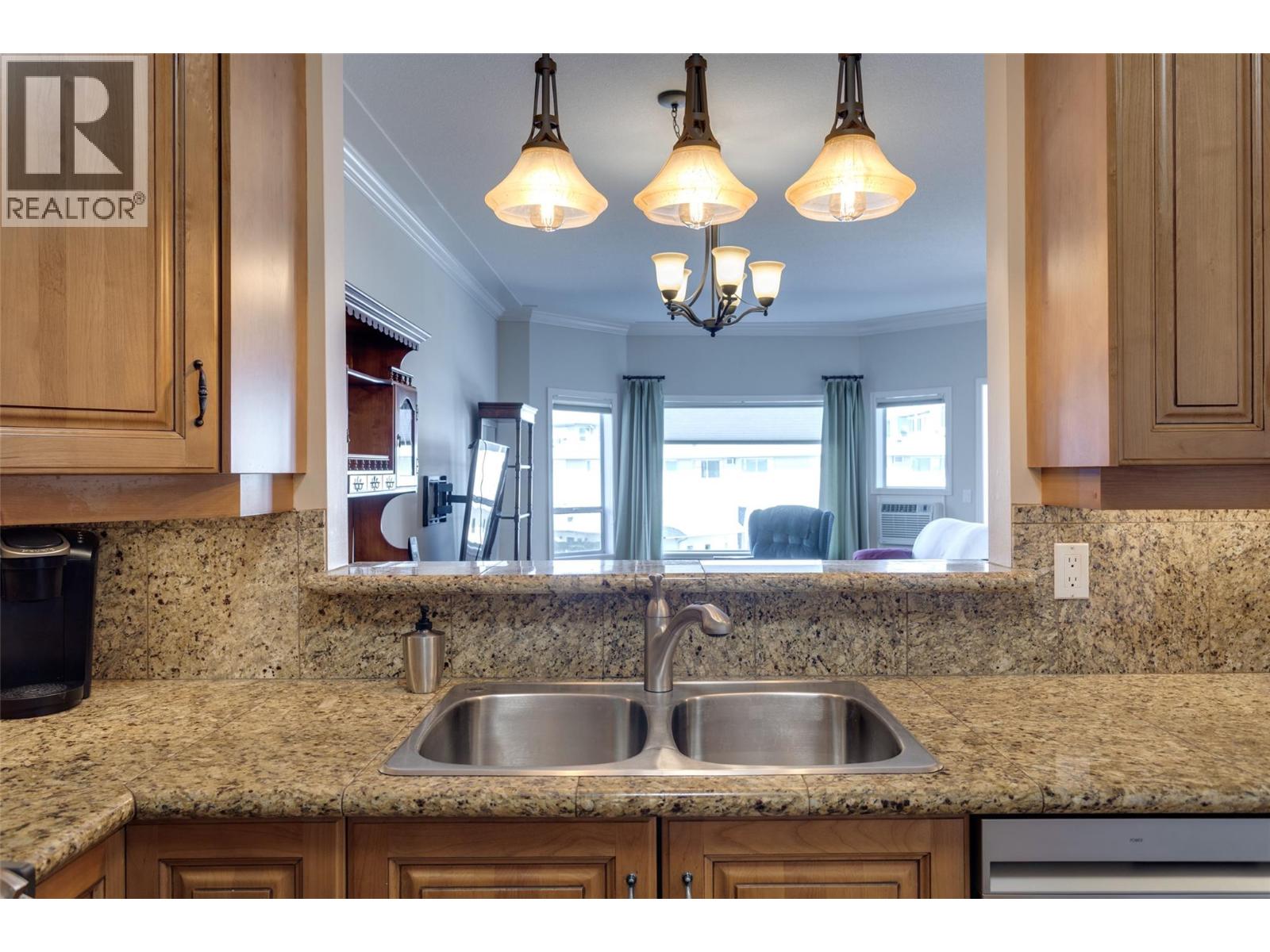 204 877 KLO Road, Kelowna