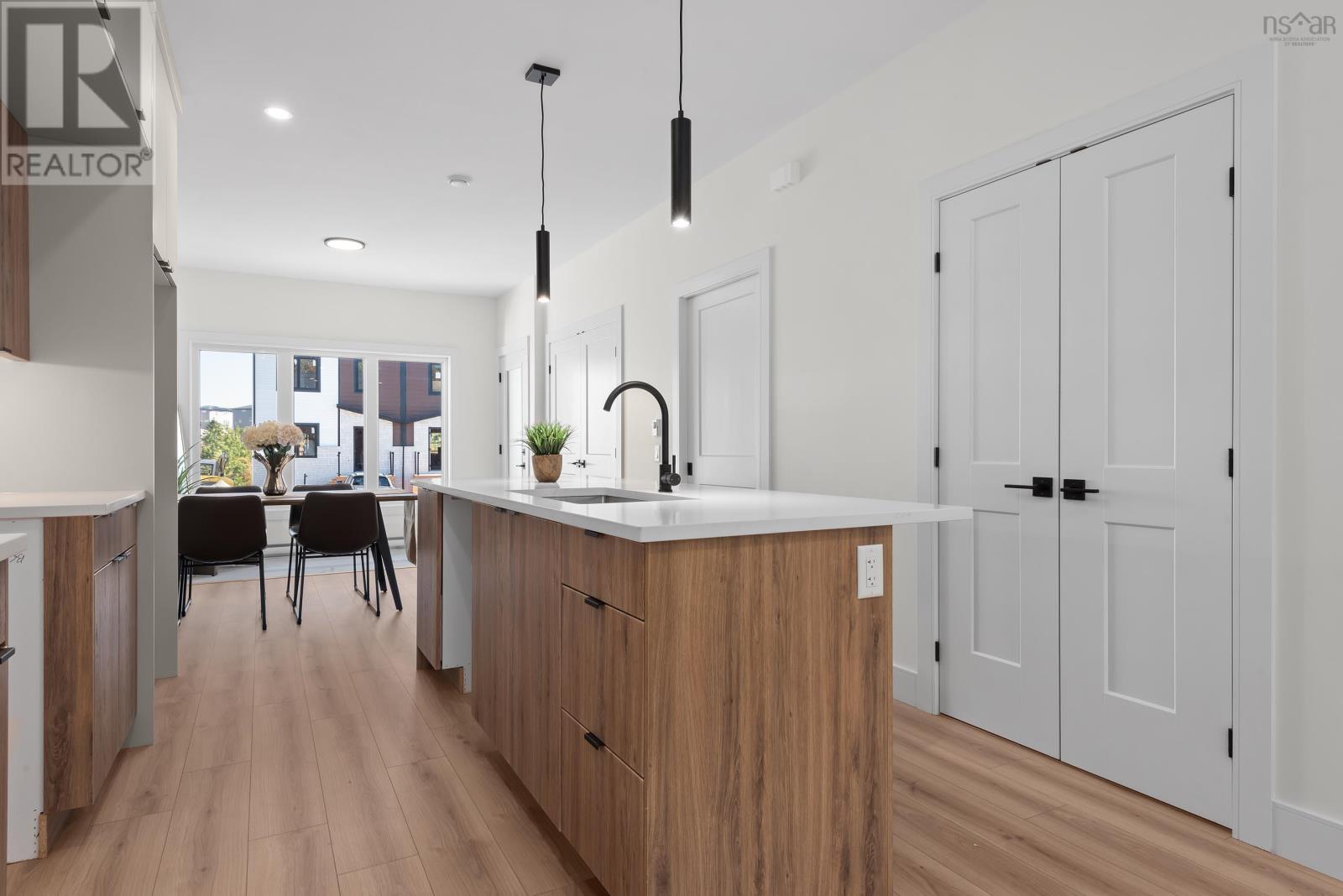 Property 28 of 34 of 148 Colonial Crescent