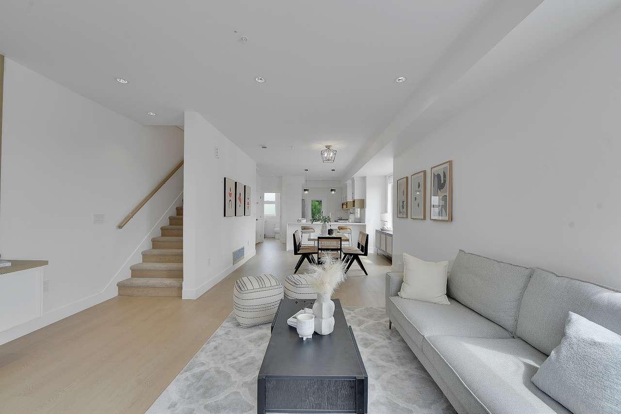 8 7540 BRISKHAM STREET, Mission