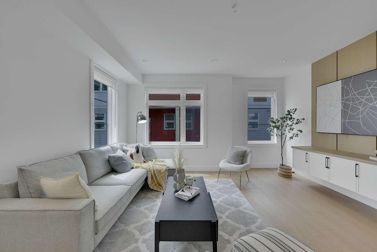 8 7540 BRISKHAM STREET, Mission