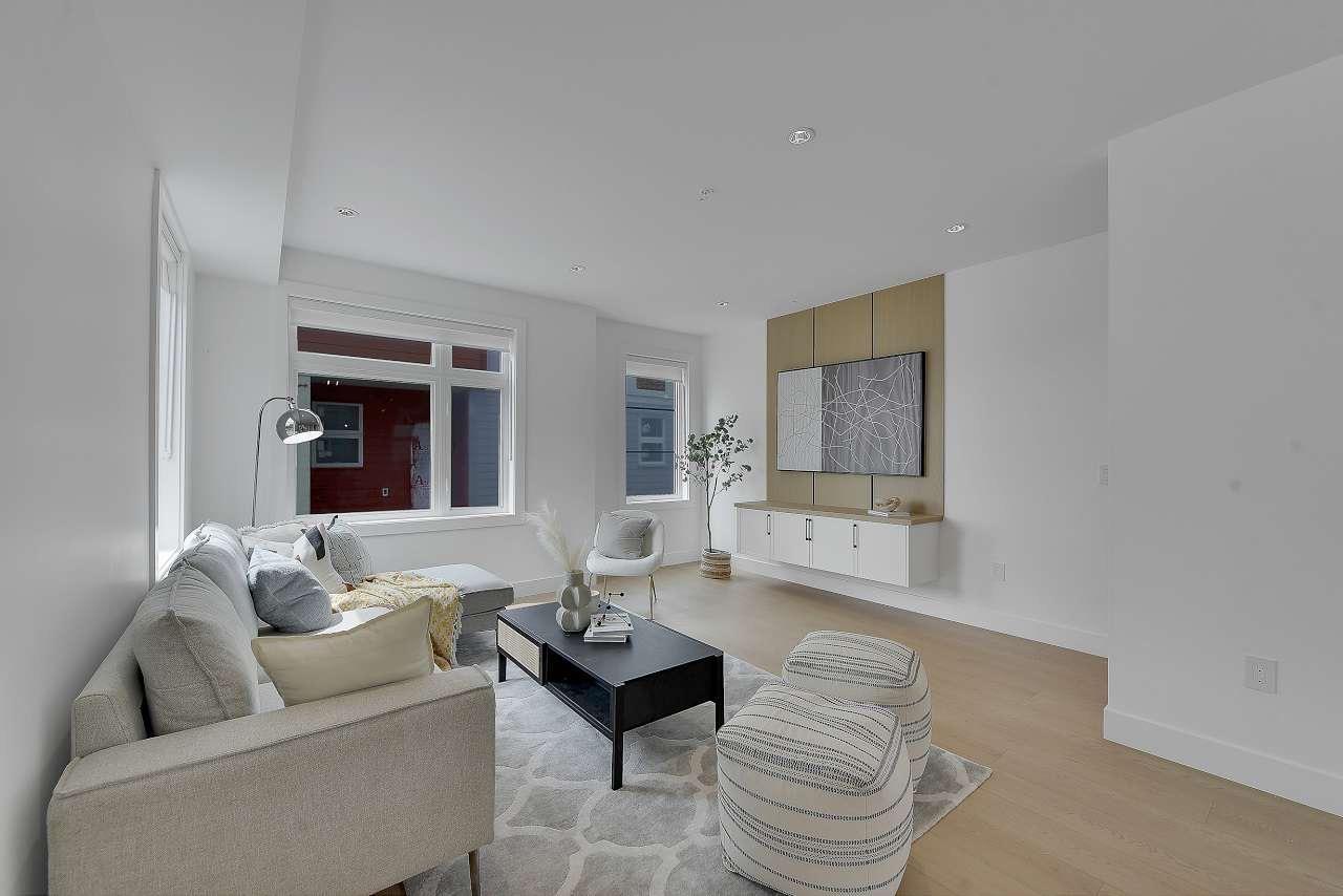 8 7540 BRISKHAM STREET, Mission